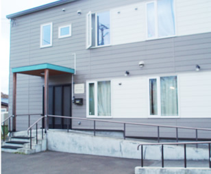 高齢者専用共同賃貸住宅 けあふる菜の花外観